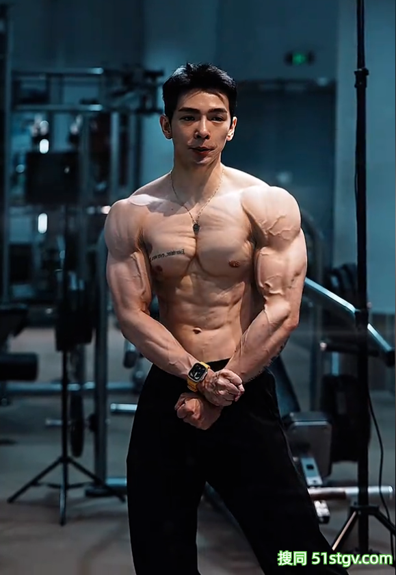 浙江健身网红抽干水分，凸显的肌肉线条，健身穿搭基础，肌肉就不基础 - 51虹马