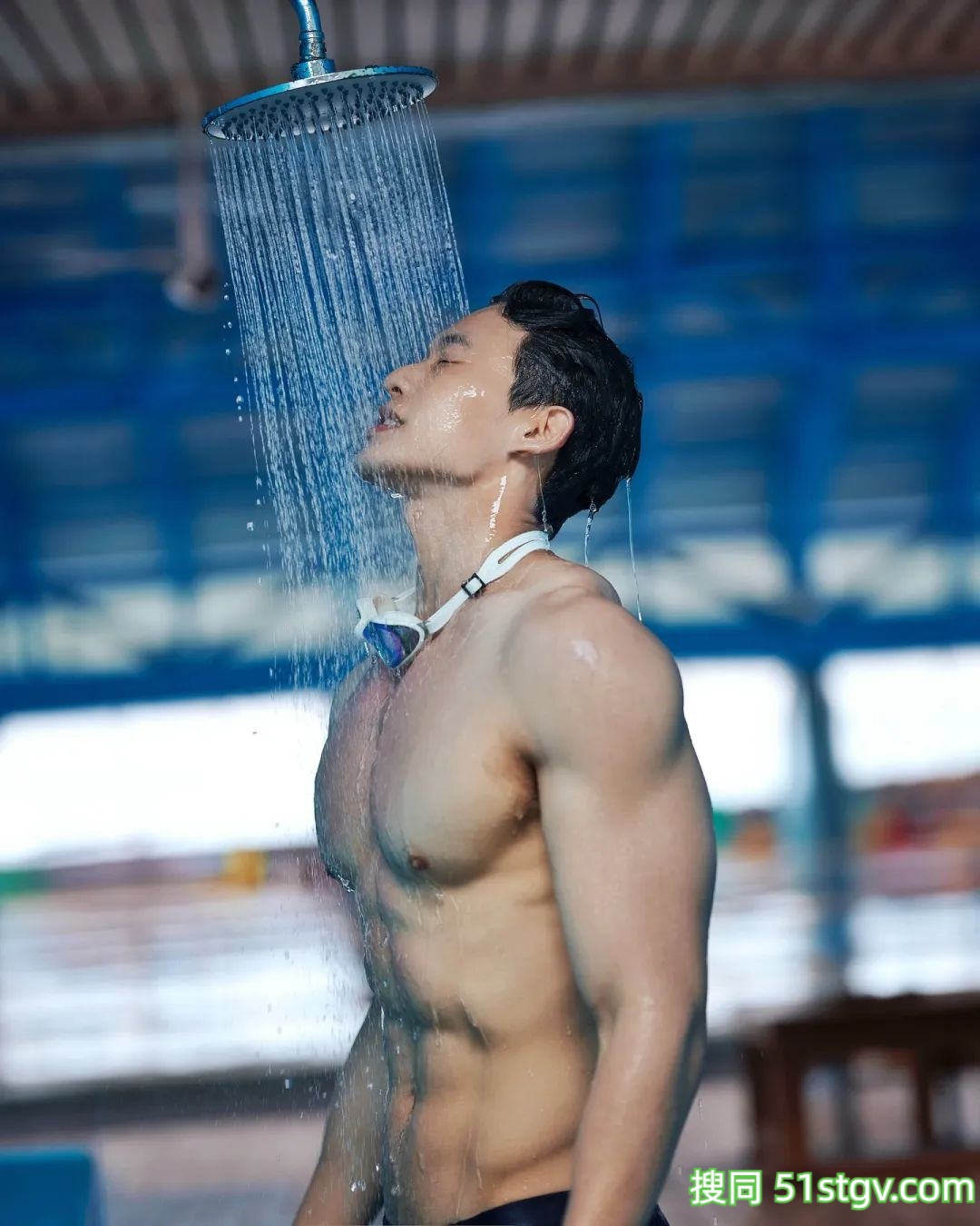 中国台湾最帅牙医，超大方形胸硬激六块肌，肌肉写真只剩裤裤令人脸红 - 51虹马