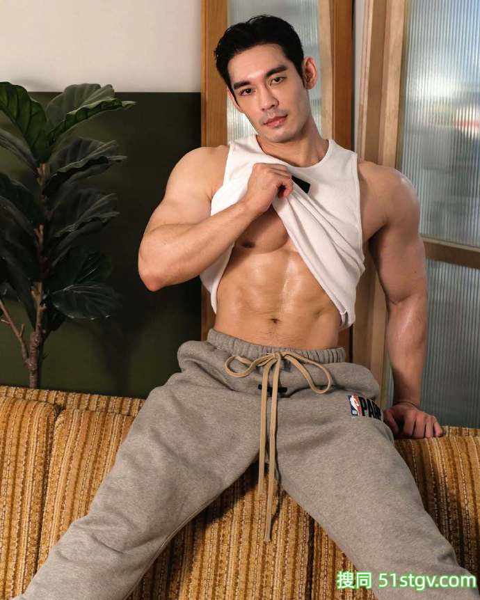 台湾大胸内衣模特，对称搓衣板腹肌，花瓣三角肌，胸肌中缝又窄又深，泵感爆炸 - 51虹马