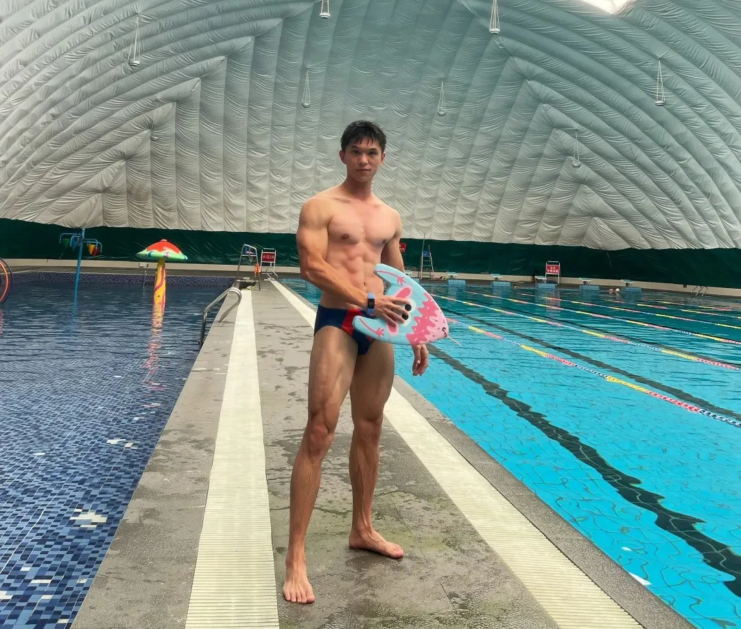 28岁深圳体育老师，搓衣板腹肌，大妈都争着想上游泳课 - 51虹马