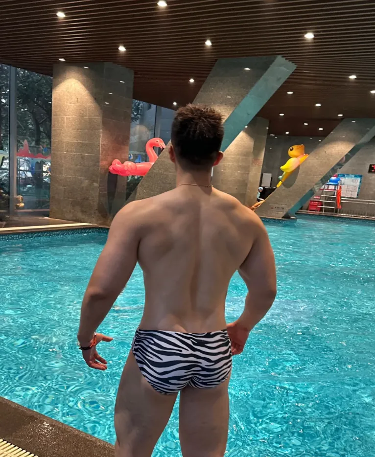 脂包肌才是中式养生最好的身材，这搓衣板腹肌真不知道是谁吃得这么好 - 51虹马