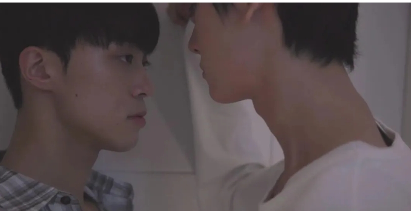 《与鬼暧昧中》男孩租房发现房中有个鬼，又高又帅 - 51虹马