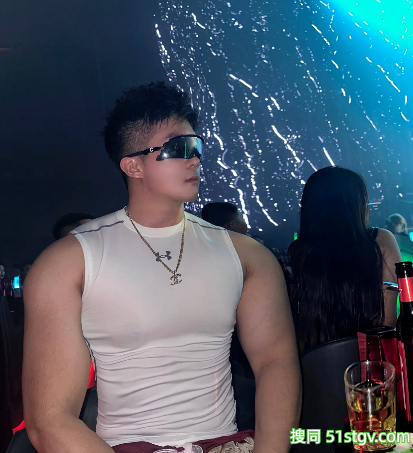 脂包肌才是中式养生最好的身材，这搓衣板腹肌真不知道是谁吃得这么好 - 51虹马