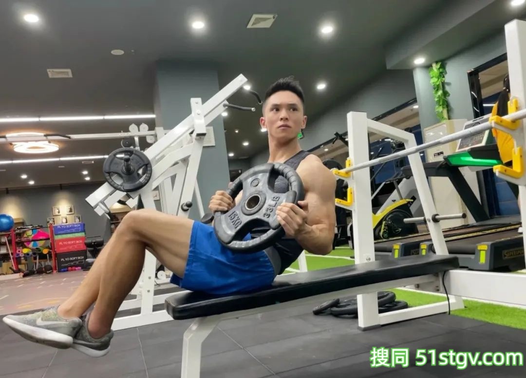 28岁深圳体育老师，搓衣板腹肌，大妈都争着想上游泳课 - 51虹马