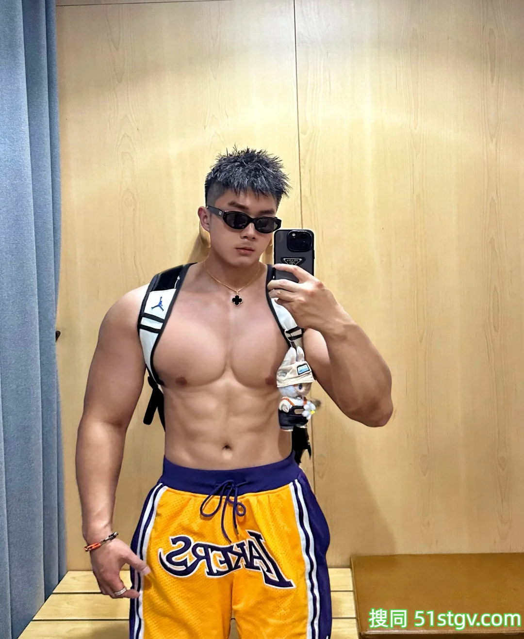 脂包肌才是中式养生最好的身材，这搓衣板腹肌真不知道是谁吃得这么好 - 51虹马