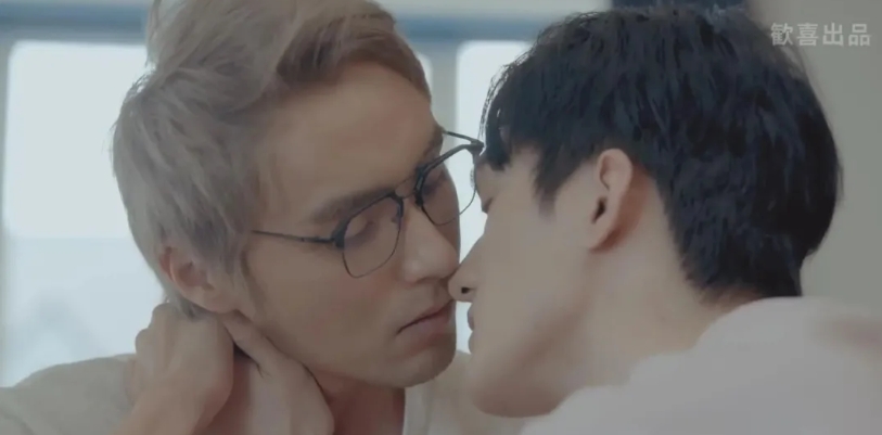 《别碰摩羯啊》爱上合租肌肉男室友，能摸摸，还能在怀里睡觉觉 - 51虹马