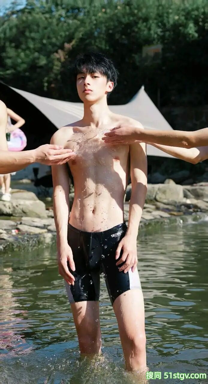 薄肌男大学生，小昊同学 - 51虹马