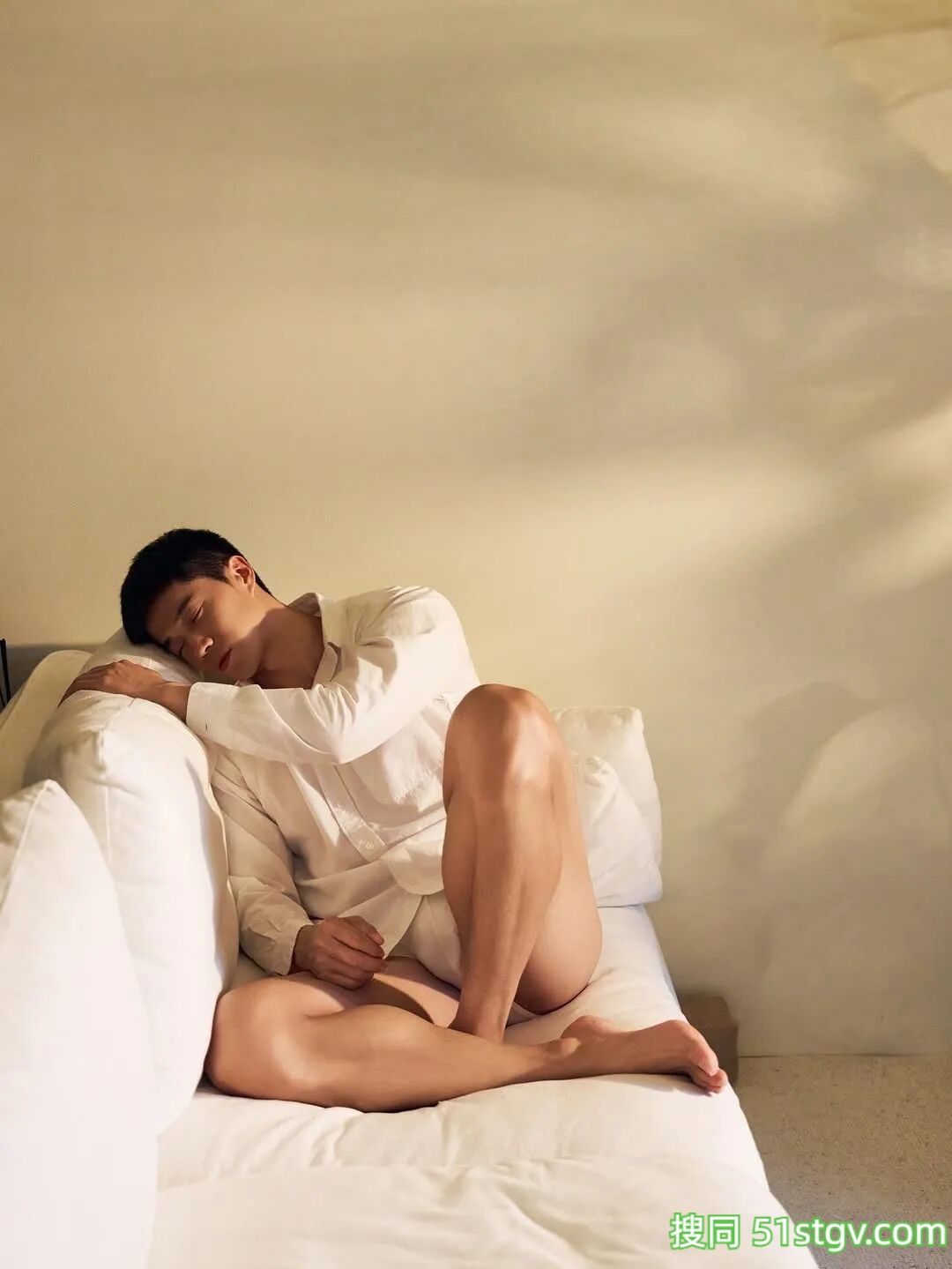 白衣翩翩少年郎，干净帅气 - 51虹马