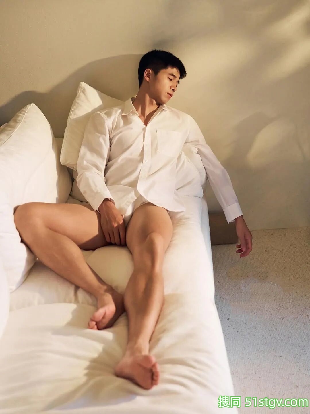 白衣翩翩少年郎，干净帅气 - 51虹马