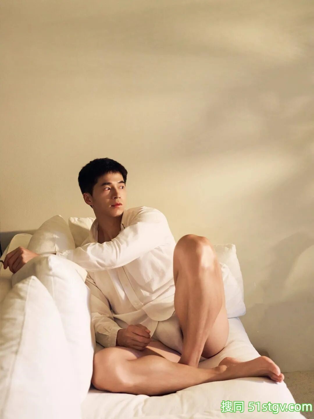 白衣翩翩少年郎,干净帅气-51虹马