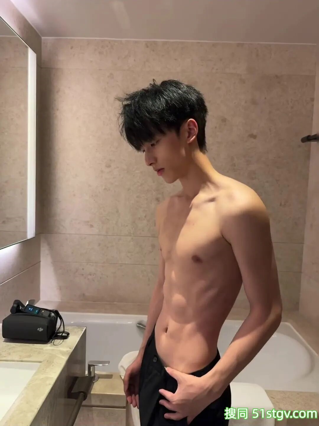 薄肌男大学生，小昊同学 - 51虹马