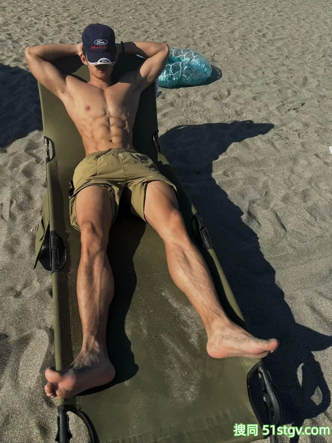 沙滩上的肌肉男大，荷尔蒙爆棚d - 51虹马