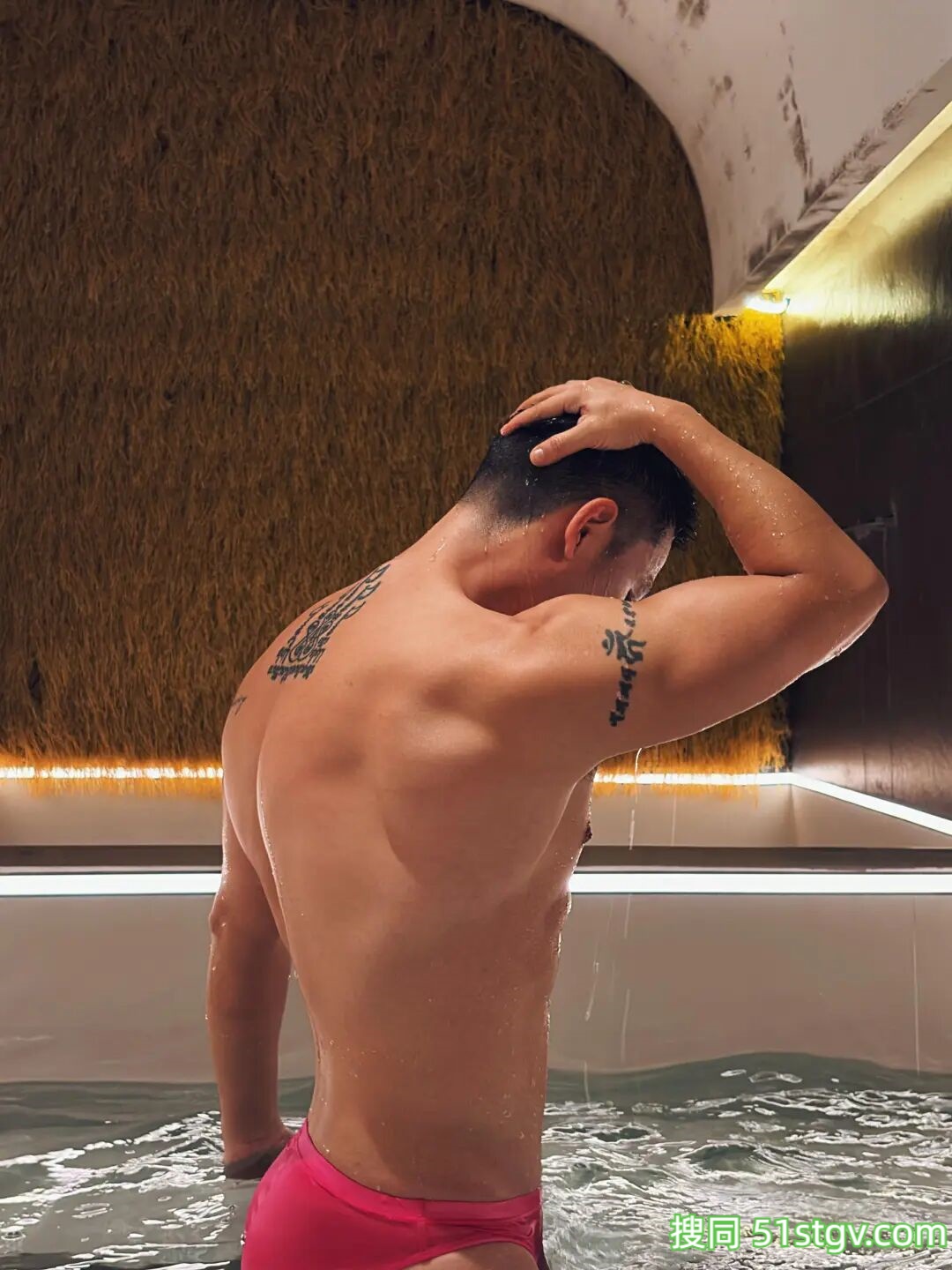 荷尔蒙的味道，肌肉男 - 51虹马