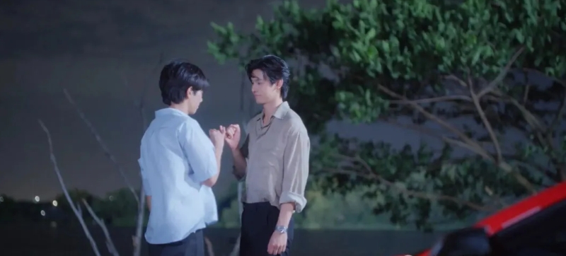 《爱如永昼》小0被陷害沦为众矢之的,昔日“死对头”却化身守护者。 - 51虹马 《爱如永昼》小0被陷害沦为众矢之的,昔日“死对头”却化身守护者。 - 51虹马