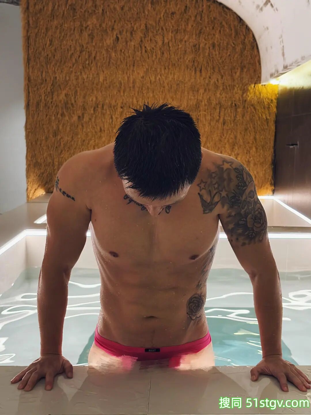 荷尔蒙的味道，肌肉男 - 51虹马