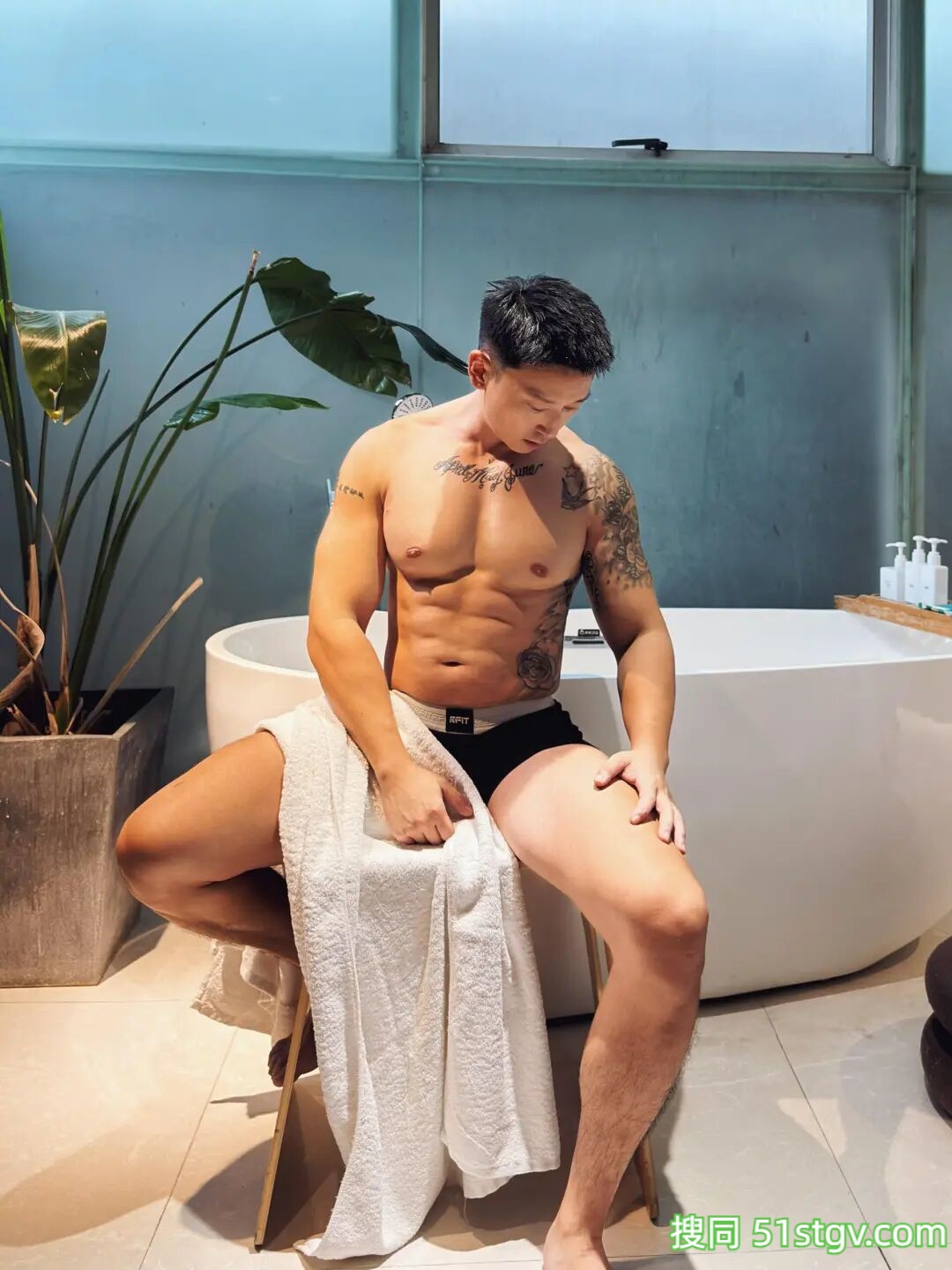 荷尔蒙的味道，肌肉男 - 51虹马