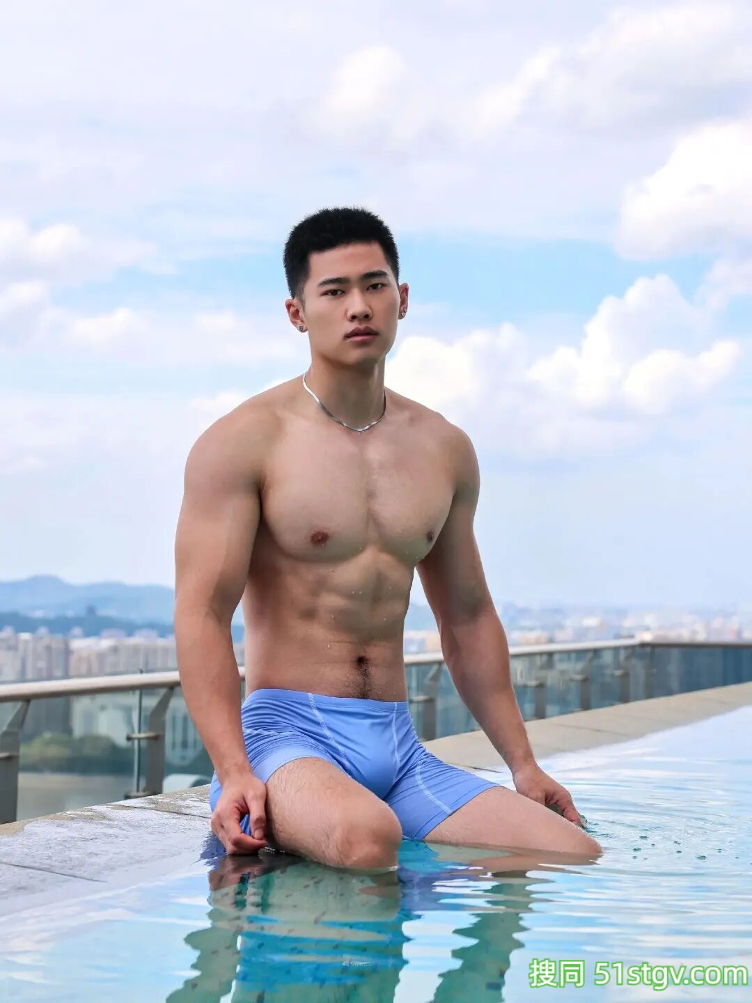 【舔屏】幻想对象，天菜腹肌帅哥 - 51虹马