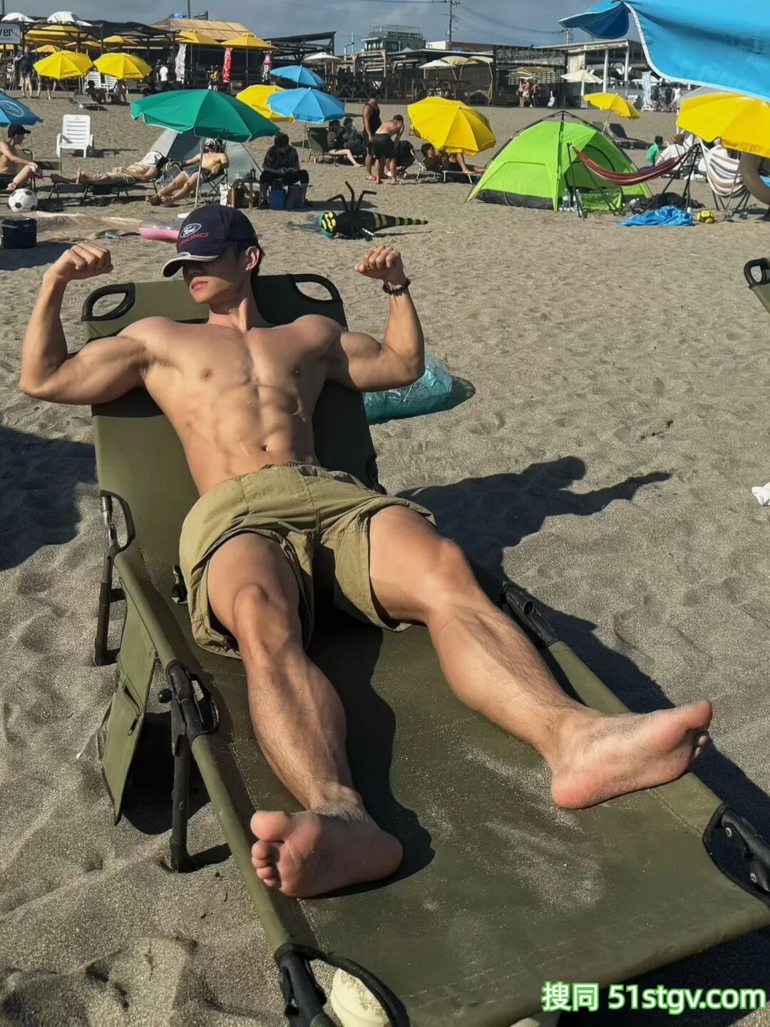 沙滩上的肌肉男大，荷尔蒙爆棚d - 51虹马