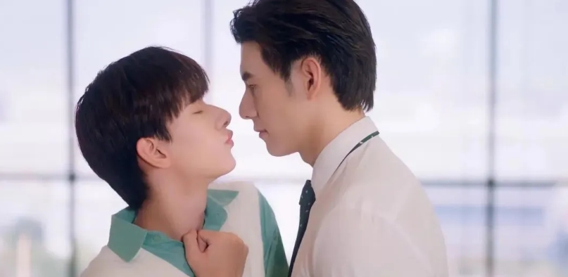 《我与谁》男孩意外魂穿成富家大少-51虹马