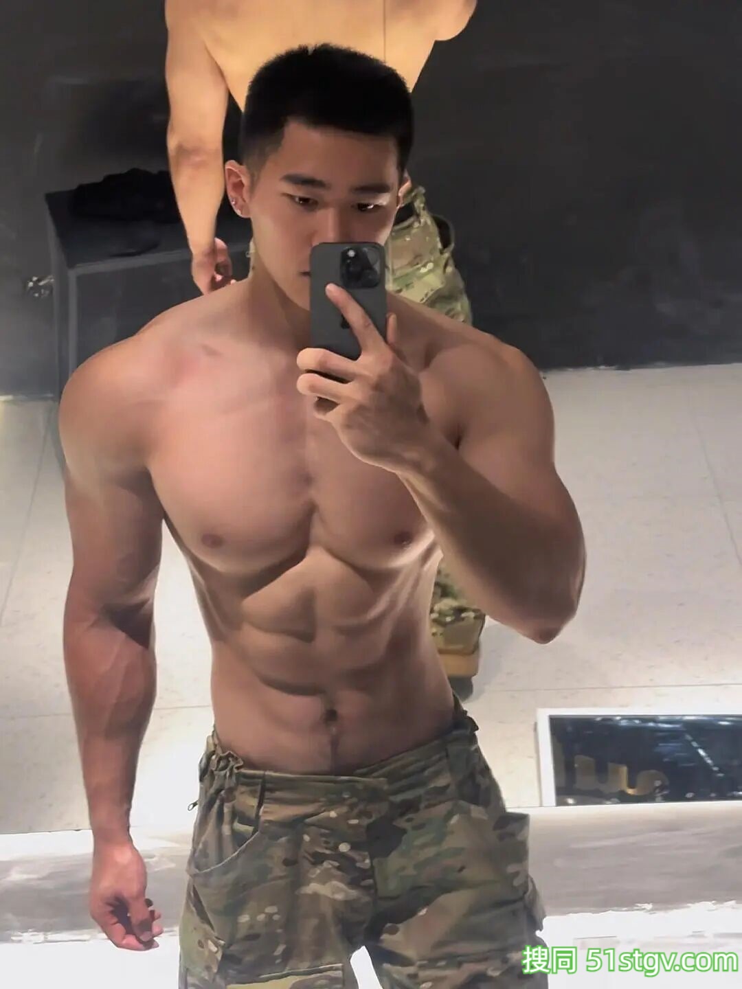 【舔屏】幻想对象，天菜腹肌帅哥 - 51虹马