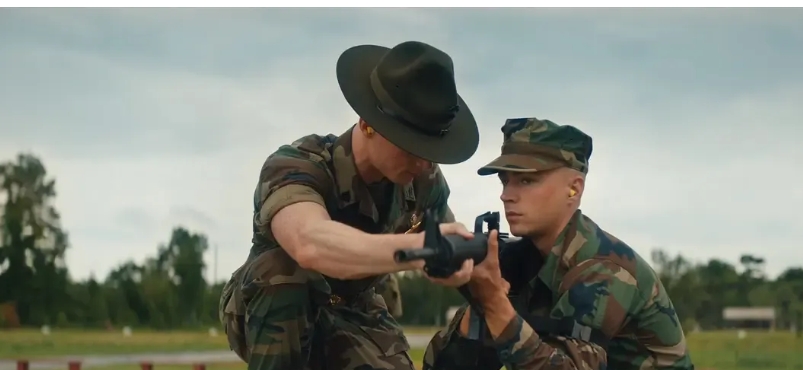 《军靴男孩boots》三人关系在汗与血中撕裂重组-51虹马