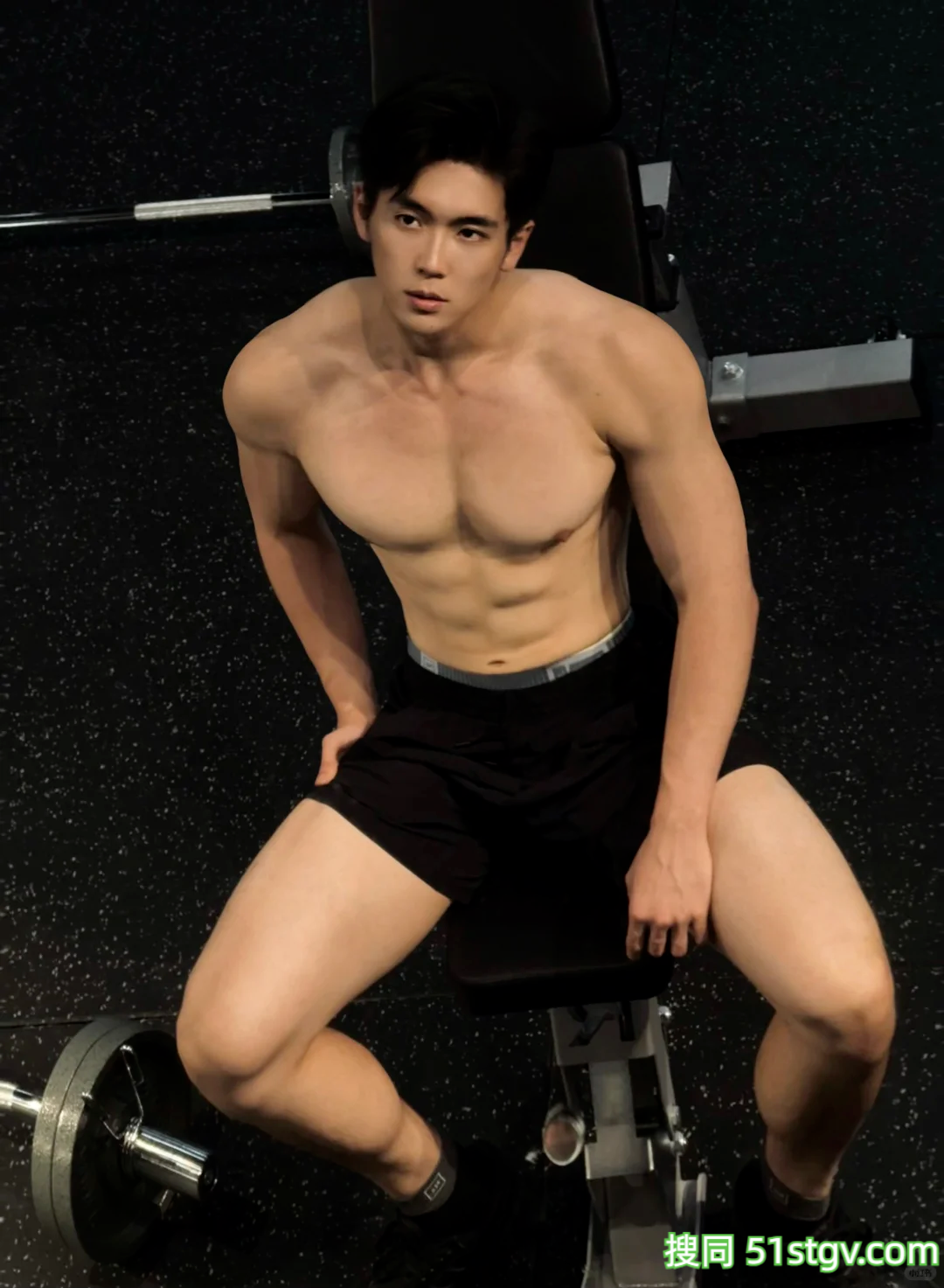 广州185男大体育生，宽肩窄腰八块腹肌，东北搓澡白里透红可奶可欲 - 51虹马