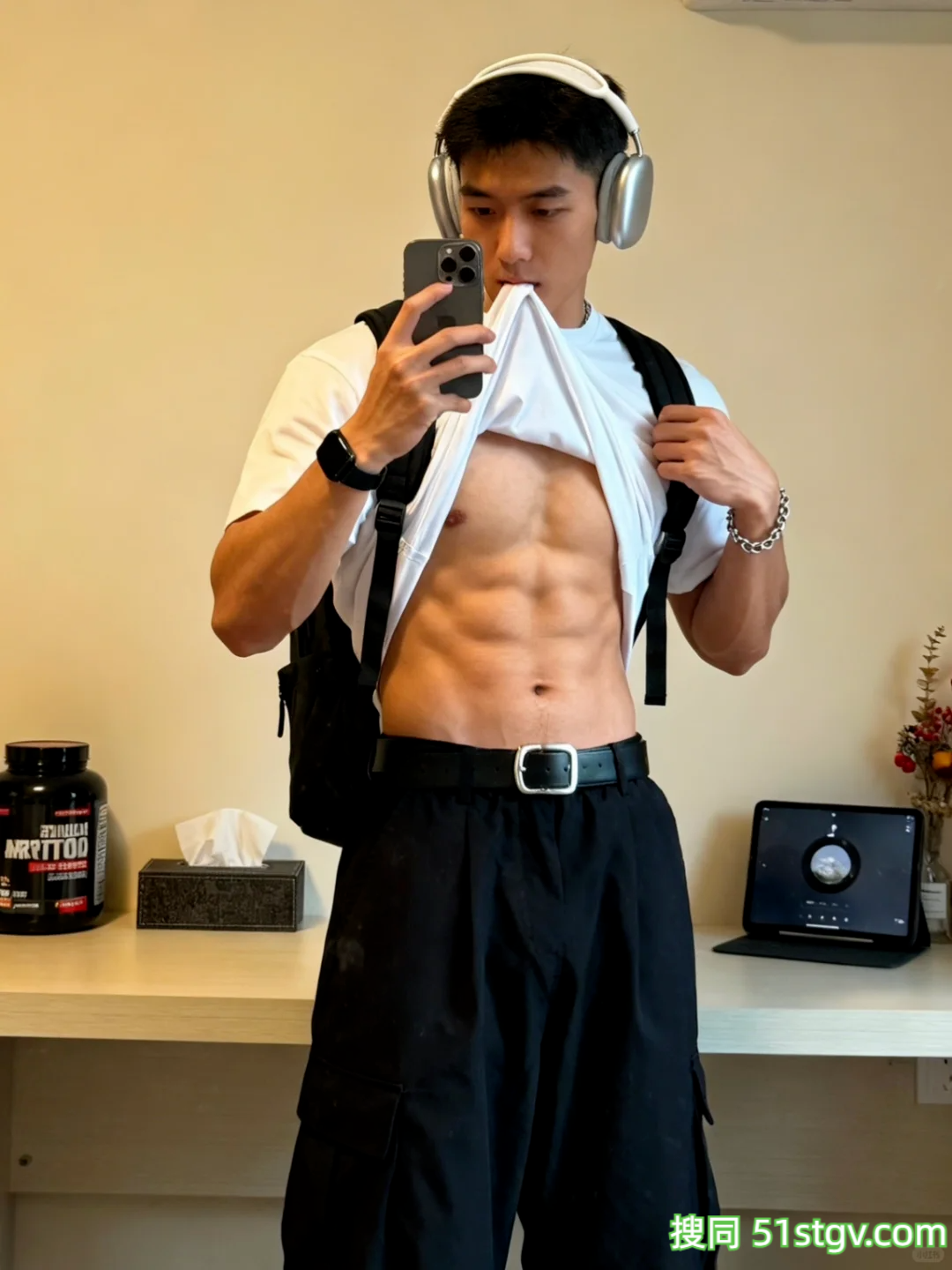 浙江天菜运动网红，干净清爽清纯样，六块腹肌大长腿太扎眼 - 51虹马