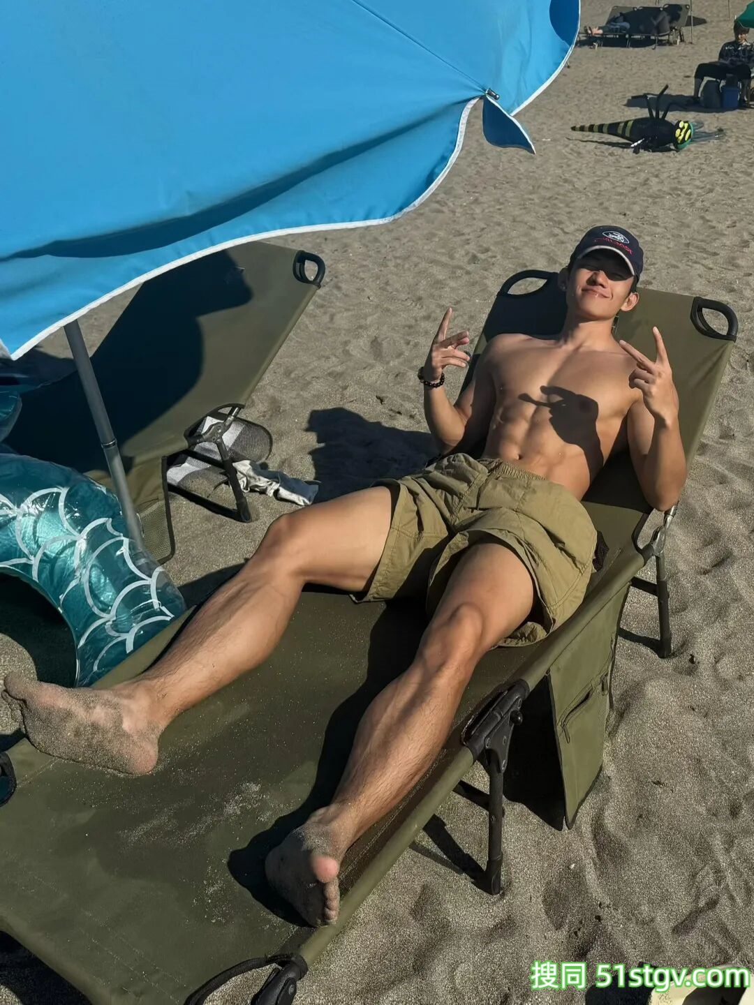 沙滩上的肌肉男大，荷尔蒙爆棚d - 51虹马