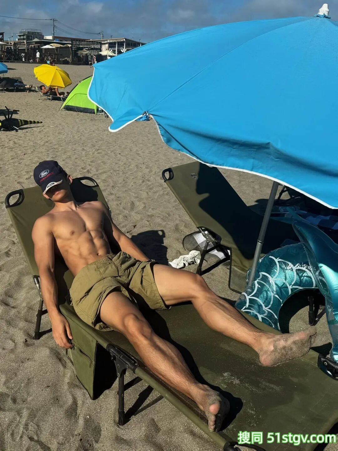 沙滩上的肌肉男大，荷尔蒙爆棚d - 51虹马