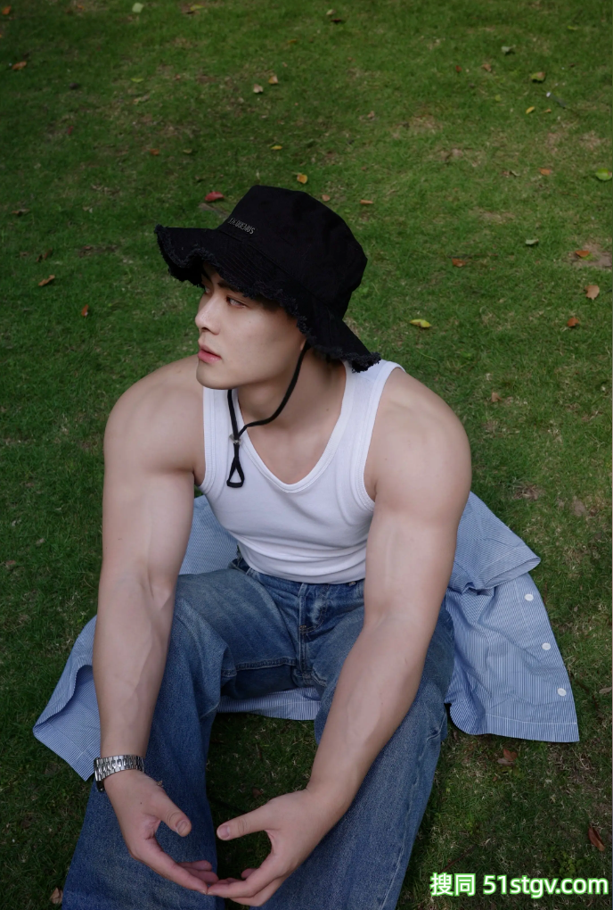 上海健身网红，肌肉男天美背杀，肩宽背后性感腰身，灯光下令人心痒痒 - 51虹马