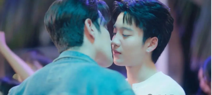 《爱如永昼》小0被陷害沦为众矢之的,昔日“死对头”却化身守护者。 - 51虹马 《爱如永昼》小0被陷害沦为众矢之的,昔日“死对头”却化身守护者。 - 51虹马