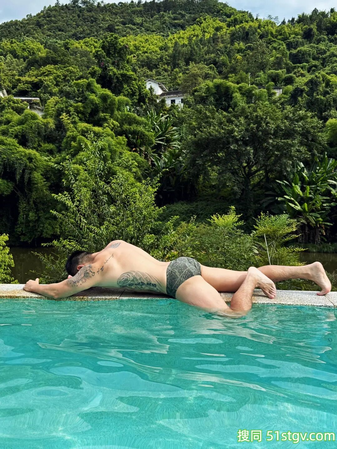 荷尔蒙的味道，肌肉男 - 51虹马