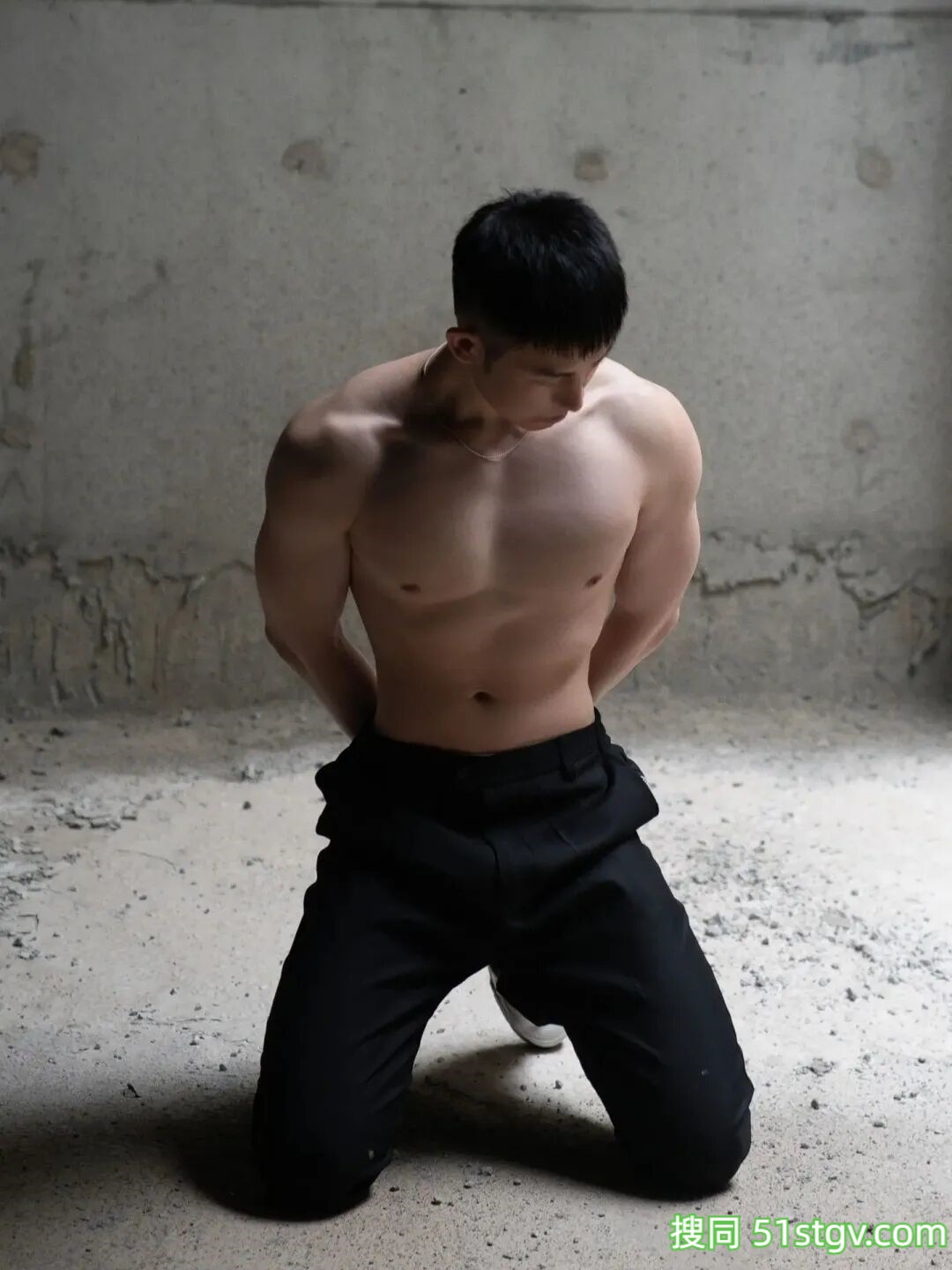 超耐看的脂包肌，白皮帅哥 - 51虹马