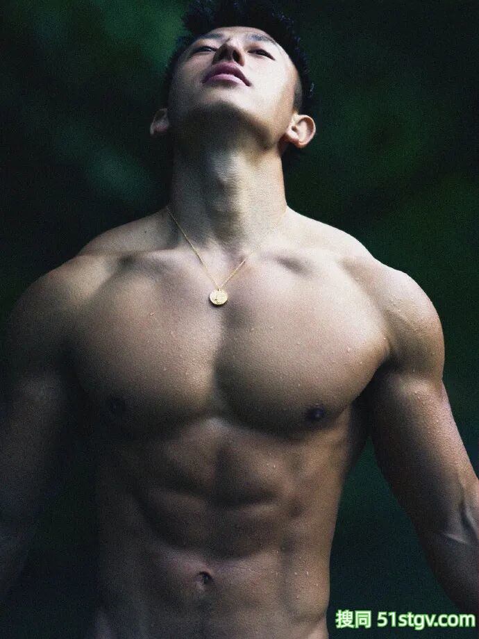 八块腹肌，黑皮体育生 - 51虹马