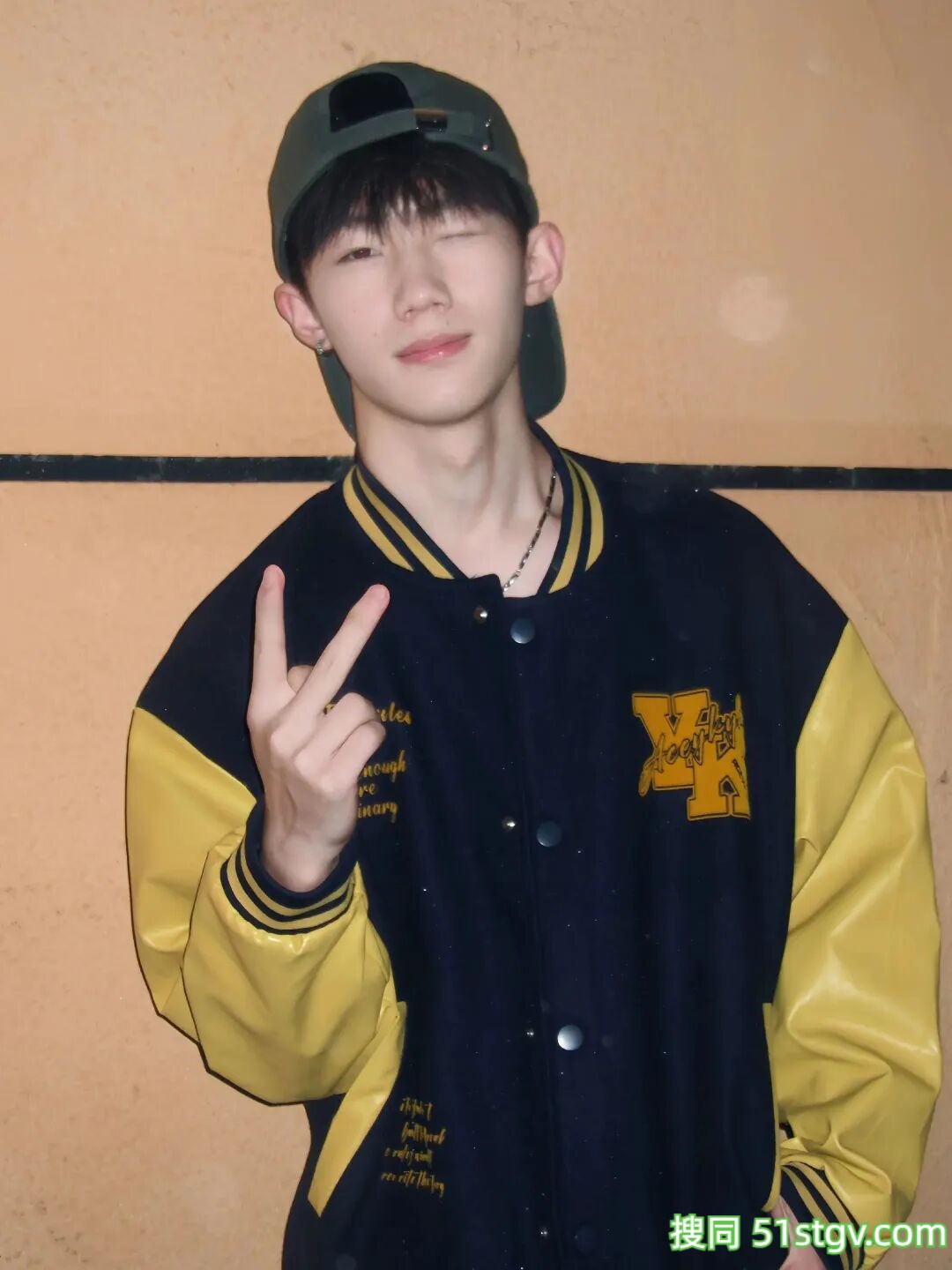 06男大学生，精瘦腹肌帅哥 - 51虹马