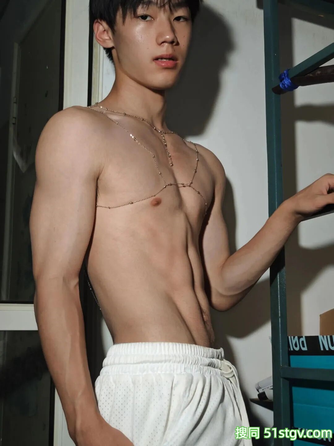 06男大学生，精瘦腹肌帅哥 - 51虹马