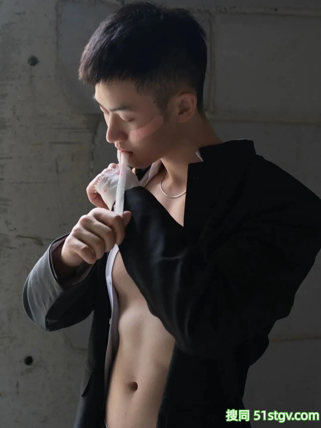 超耐看的脂包肌，白皮帅哥 - 51虹马