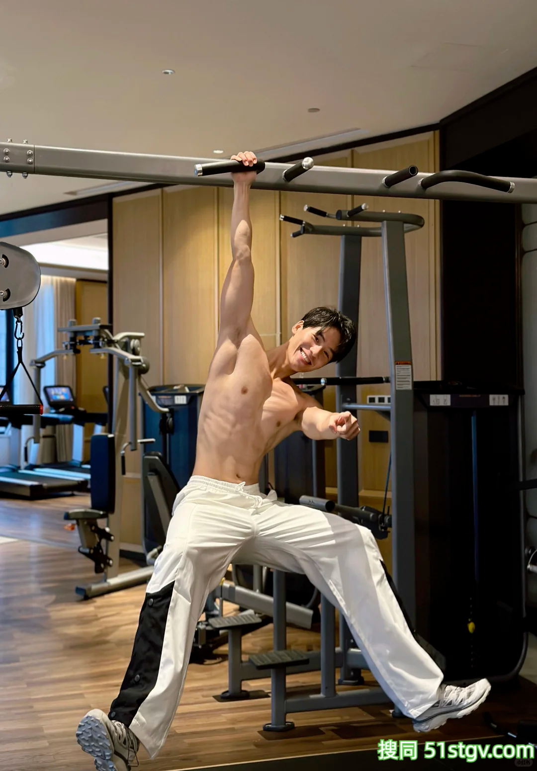 酒店试睡体验师，妥妥阳光大男孩，精致拉丝肌肉线条又欲又苏 - 51虹马