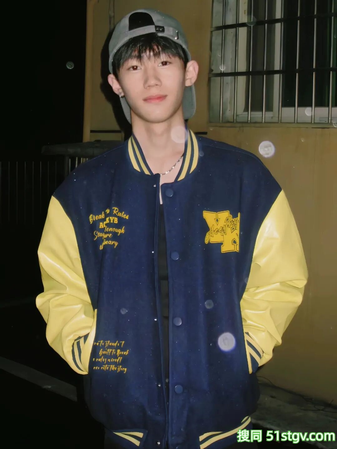 06男大学生，精瘦腹肌帅哥 - 51虹马