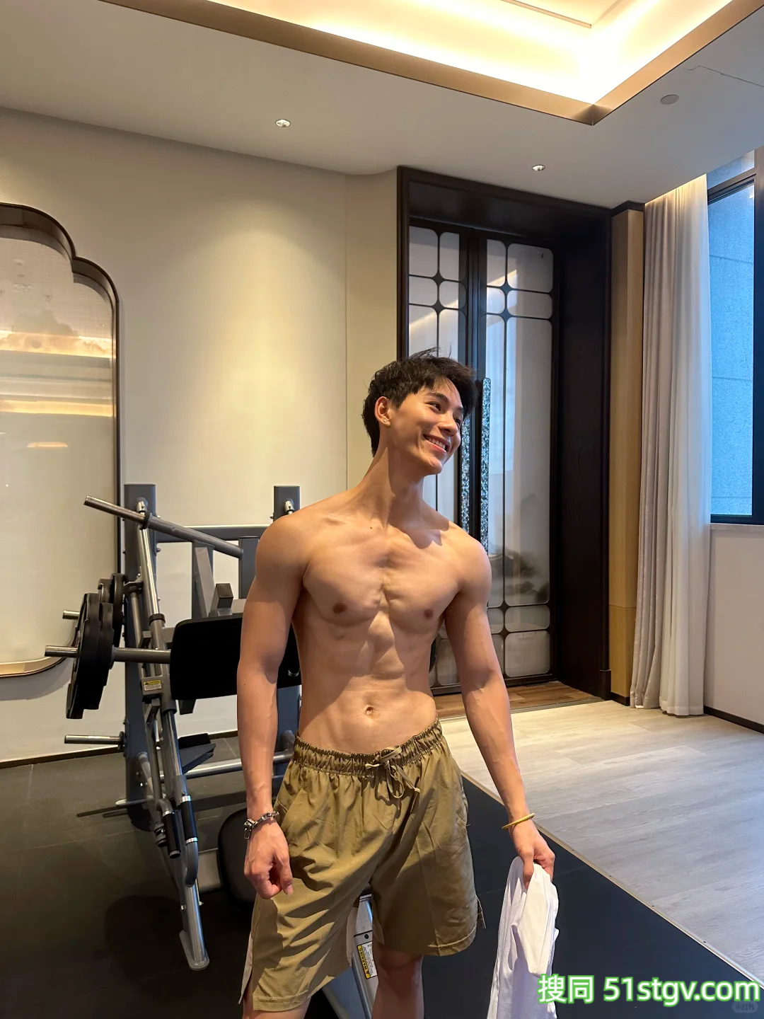 酒店试睡体验师，妥妥阳光大男孩，精致拉丝肌肉线条又欲又苏-51虹马