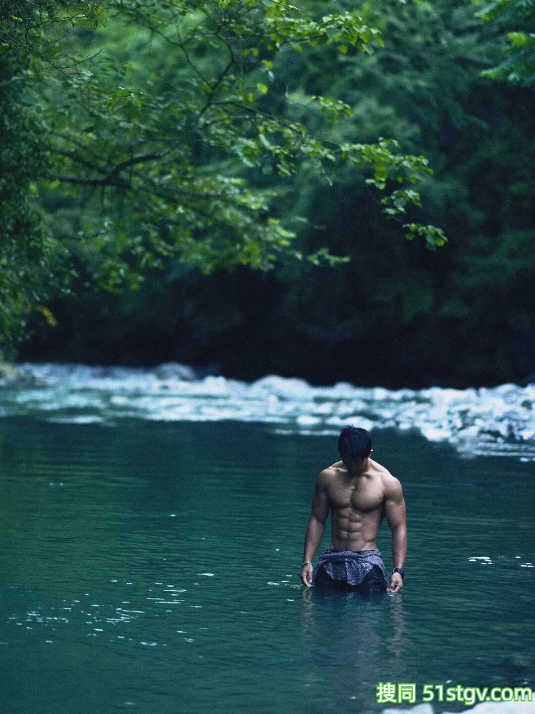 八块腹肌，黑皮体育生 - 51虹马