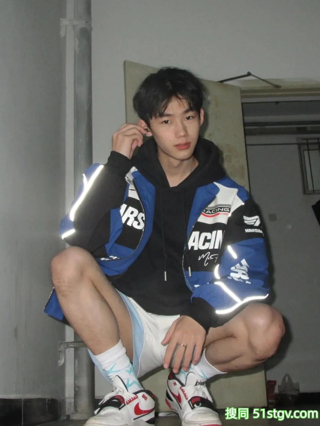 06男大学生，精瘦腹肌帅哥 - 51虹马