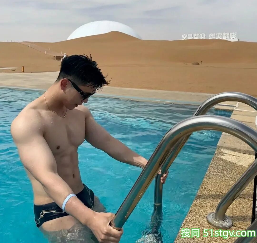 29岁浙江健身博主，奶乎白皮脸蛋，狼狗刚猛纯欲肌肉，这神仙身材直男都心动 - 51虹马