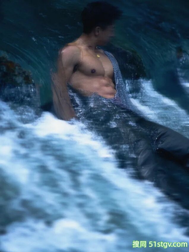 八块腹肌，黑皮体育生 - 51虹马