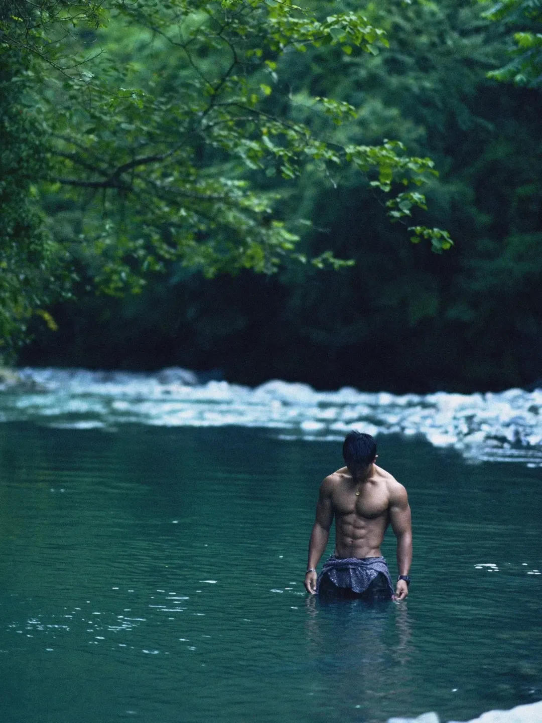 八块腹肌，黑皮体育生 - 51虹马