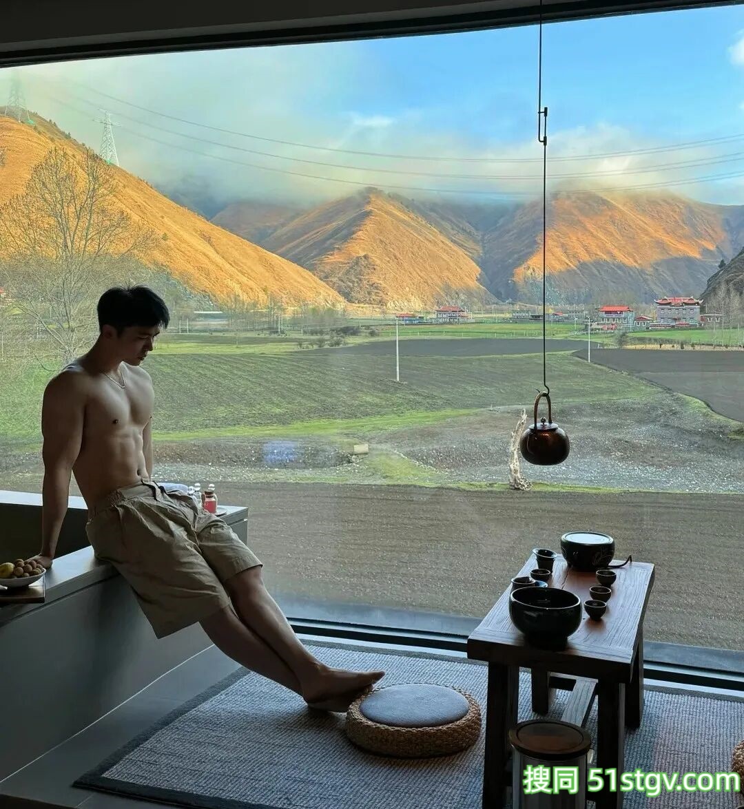 29岁浙江健身博主，奶乎白皮脸蛋，狼狗刚猛纯欲肌肉，这神仙身材直男都心动 - 51虹马