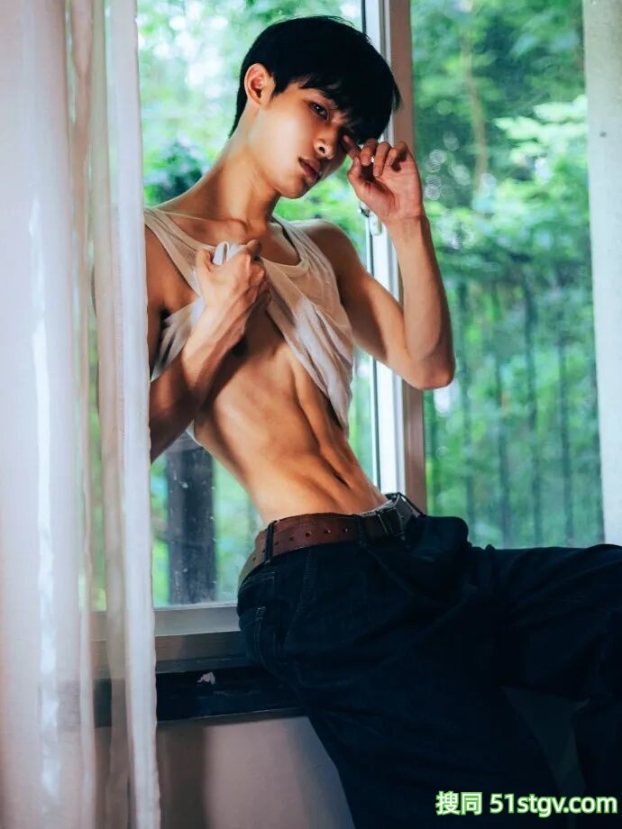 男生这小细腰，也太迷人了吧！ - 51虹马