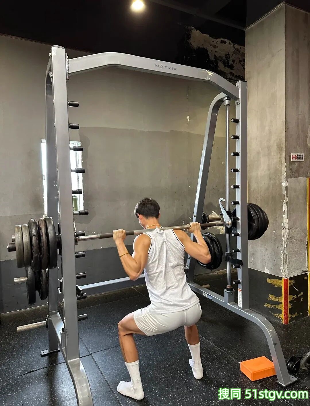 酒店试睡体验师，妥妥阳光大男孩，精致拉丝肌肉线条又欲又苏 - 51虹马