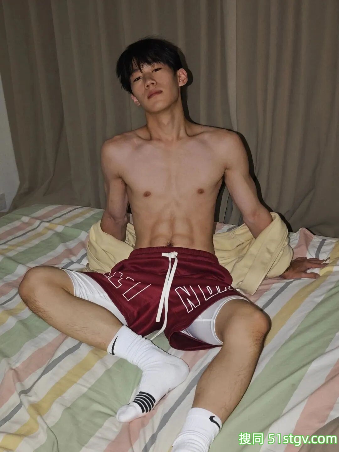 06男大学生，精瘦腹肌帅哥 - 51虹马