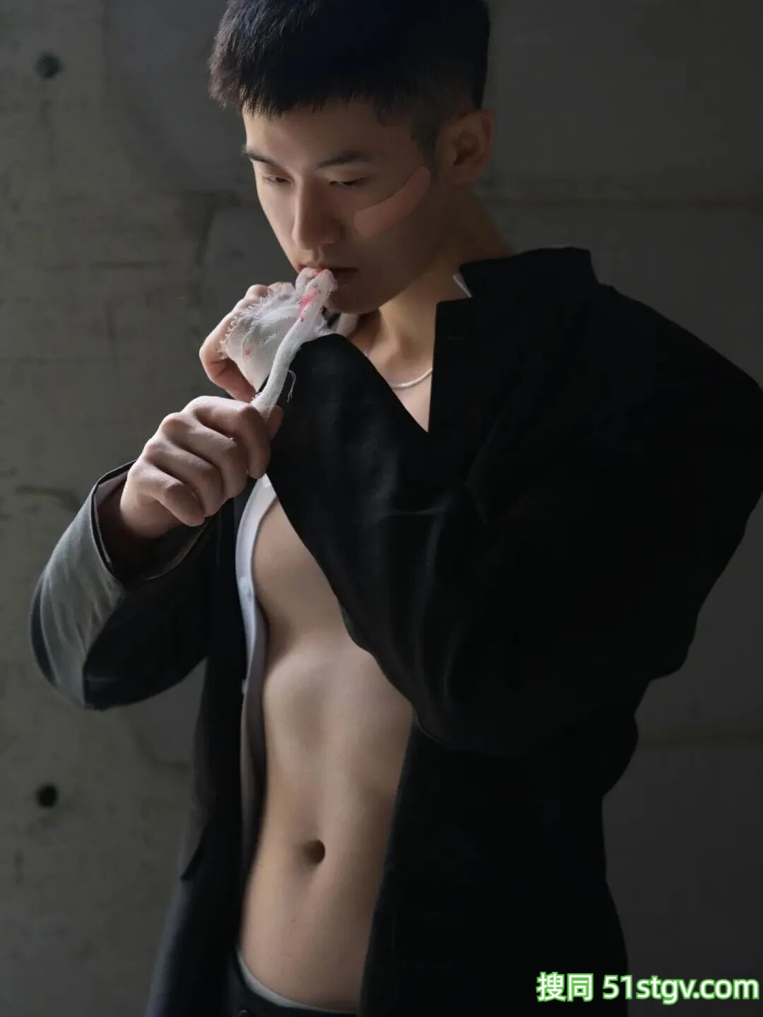 超耐看的脂包肌，白皮帅哥 - 51虹马